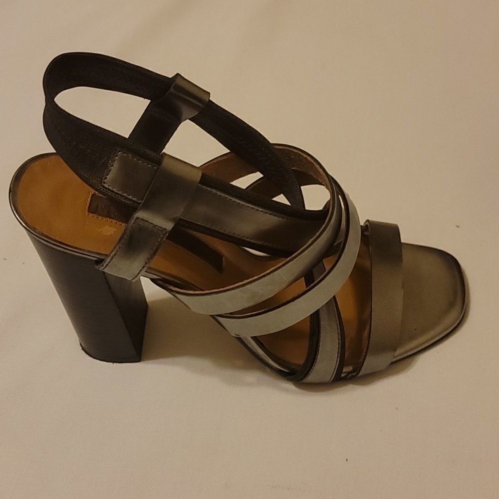 Modern vintage heels size 8.5‎